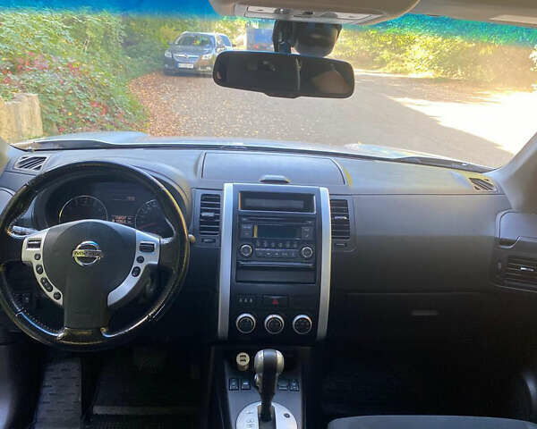 Серый Ниссан ИксТрейл, объемом двигателя 2 л и пробегом 210 тыс. км за 11400 $, фото 18 на Automoto.ua