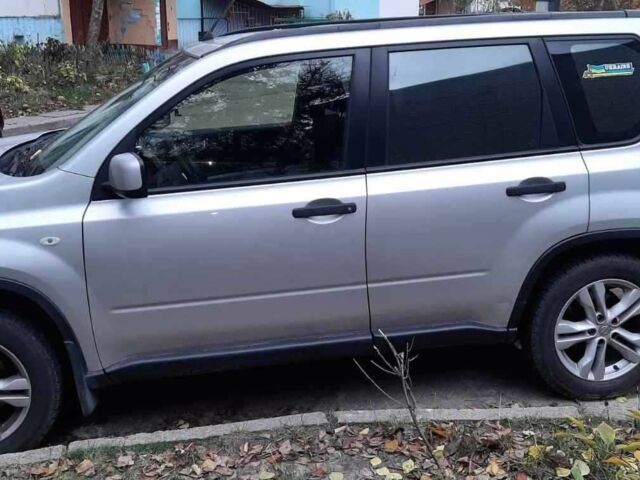Сірий Ніссан ІксТрейл, об'ємом двигуна 2 л та пробігом 190 тис. км за 11000 $, фото 3 на Automoto.ua