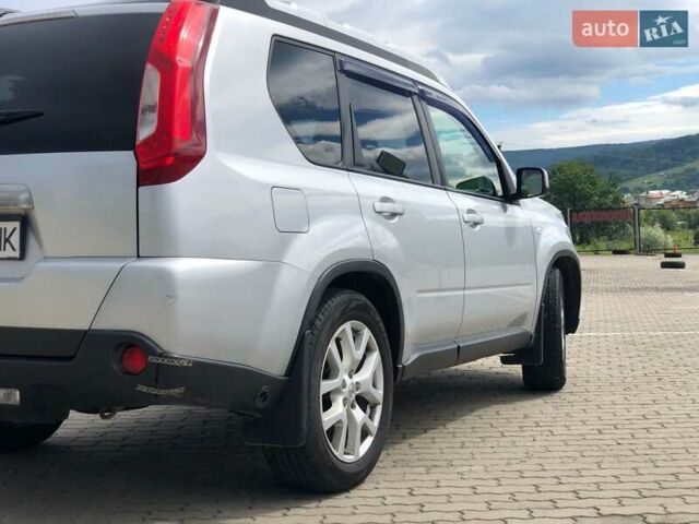 Серый Ниссан ИксТрейл, объемом двигателя 2 л и пробегом 275 тыс. км за 10500 $, фото 8 на Automoto.ua