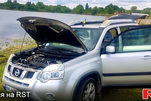 Сірий Ніссан ІксТрейл, об'ємом двигуна 2 л та пробігом 140 тис. км за 12700 $, фото 10 на Automoto.ua