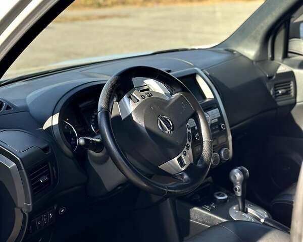 Серый Ниссан ИксТрейл, объемом двигателя 2 л и пробегом 198 тыс. км за 12500 $, фото 5 на Automoto.ua