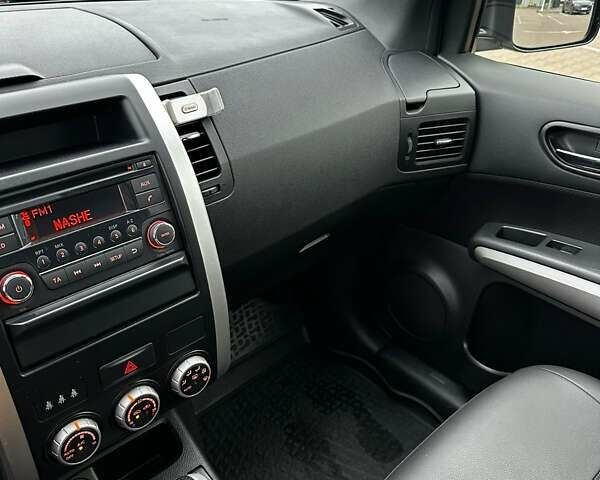 Серый Ниссан ИксТрейл, объемом двигателя 2 л и пробегом 84 тыс. км за 14500 $, фото 22 на Automoto.ua