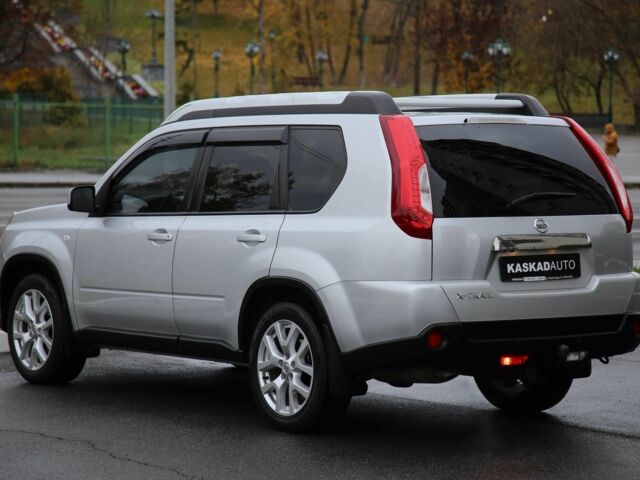 Серый Ниссан ИксТрейл, объемом двигателя 2 л и пробегом 193 тыс. км за 1950 $, фото 3 на Automoto.ua
