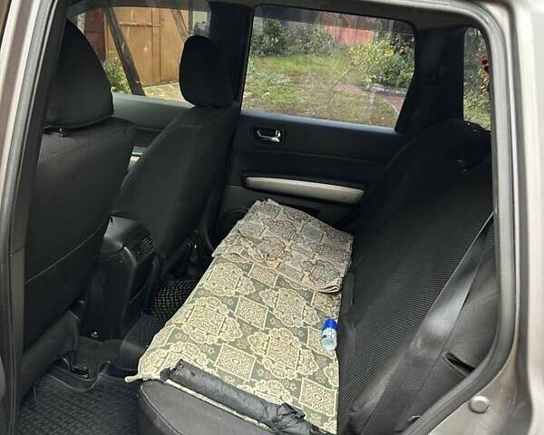 Серый Ниссан ИксТрейл, объемом двигателя 2.49 л и пробегом 79 тыс. км за 10800 $, фото 4 на Automoto.ua