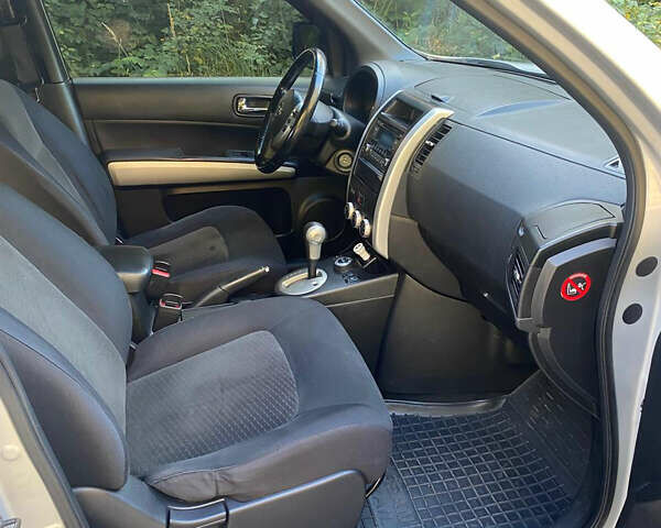 Серый Ниссан ИксТрейл, объемом двигателя 2 л и пробегом 210 тыс. км за 11400 $, фото 9 на Automoto.ua