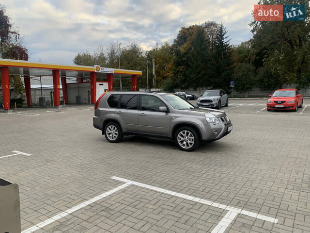 Серый Ниссан ИксТрейл, объемом двигателя 2 л и пробегом 199 тыс. км за 10900 $, фото 2 на Automoto.ua