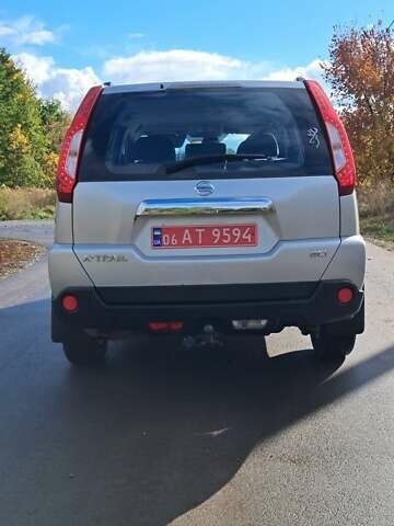 Сірий Ніссан ІксТрейл, об'ємом двигуна 2 л та пробігом 297 тис. км за 12350 $, фото 2 на Automoto.ua