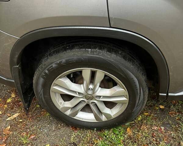 Серый Ниссан ИксТрейл, объемом двигателя 2.49 л и пробегом 79 тыс. км за 10800 $, фото 3 на Automoto.ua