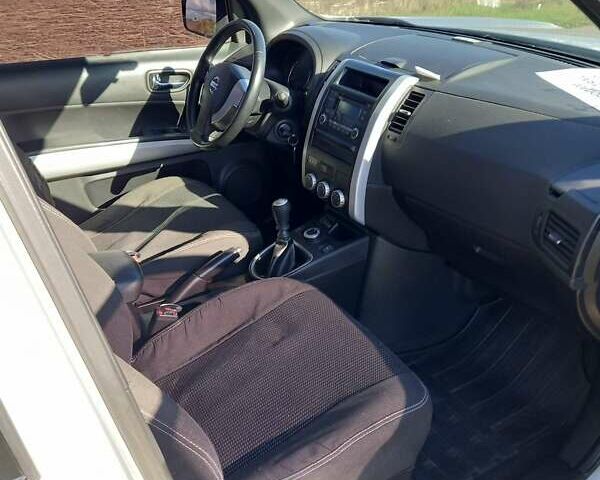 Серый Ниссан ИксТрейл, объемом двигателя 2 л и пробегом 90 тыс. км за 12500 $, фото 8 на Automoto.ua