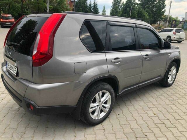 Сірий Ніссан ІксТрейл, об'ємом двигуна 2.5 л та пробігом 220 тис. км за 12000 $, фото 3 на Automoto.ua