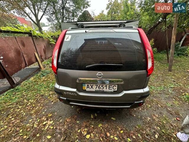 Серый Ниссан ИксТрейл, объемом двигателя 2.49 л и пробегом 79 тыс. км за 10800 $, фото 2 на Automoto.ua