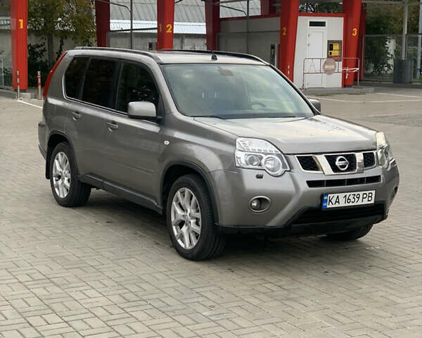 Серый Ниссан ИксТрейл, объемом двигателя 2 л и пробегом 199 тыс. км за 10900 $, фото 1 на Automoto.ua