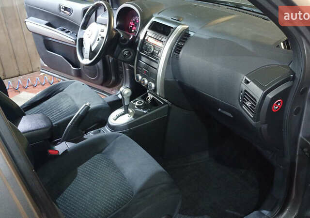 Серый Ниссан ИксТрейл, объемом двигателя 2 л и пробегом 192 тыс. км за 9990 $, фото 5 на Automoto.ua