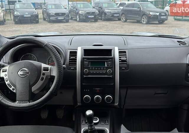 Серый Ниссан ИксТрейл, объемом двигателя 2 л и пробегом 188 тыс. км за 12300 $, фото 16 на Automoto.ua