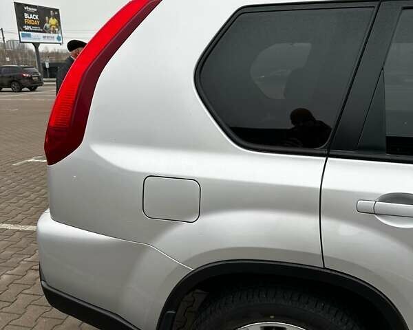 Серый Ниссан ИксТрейл, объемом двигателя 2 л и пробегом 84 тыс. км за 14500 $, фото 12 на Automoto.ua