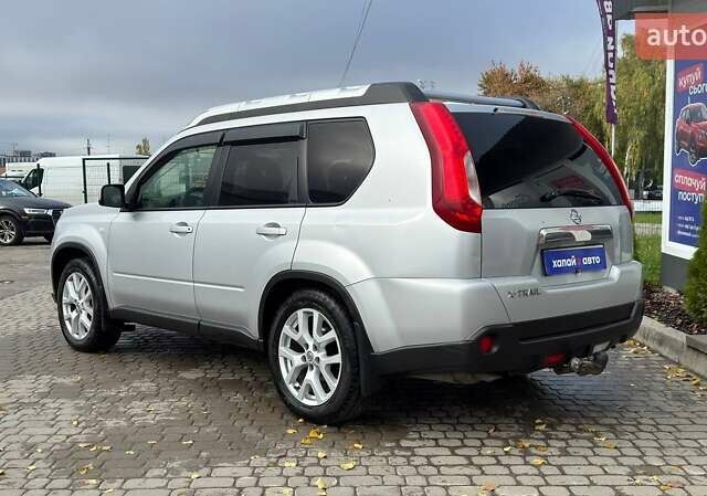 Серый Ниссан ИксТрейл, объемом двигателя 2 л и пробегом 188 тыс. км за 12300 $, фото 5 на Automoto.ua