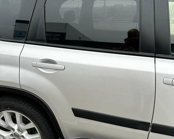 Серый Ниссан ИксТрейл, объемом двигателя 2 л и пробегом 84 тыс. км за 14500 $, фото 11 на Automoto.ua