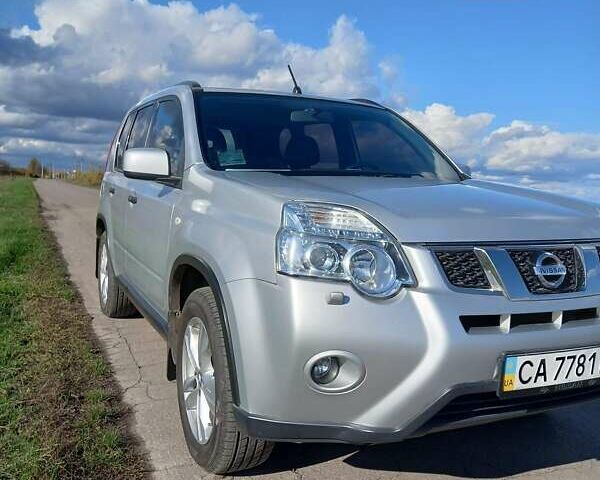 Серый Ниссан ИксТрейл, объемом двигателя 2 л и пробегом 90 тыс. км за 12500 $, фото 5 на Automoto.ua