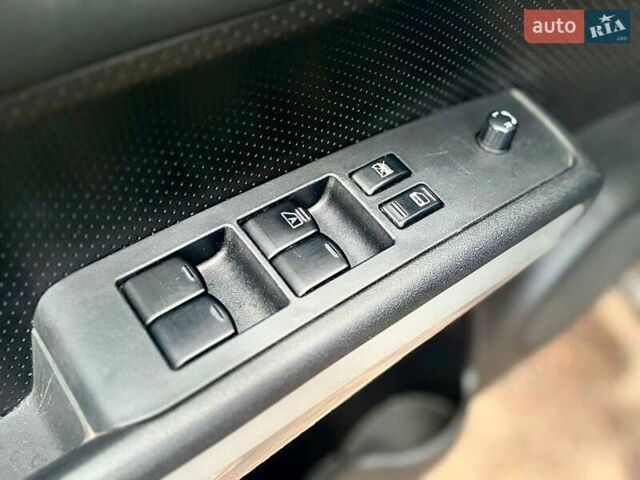 Серый Ниссан ИксТрейл, объемом двигателя 2 л и пробегом 185 тыс. км за 9300 $, фото 11 на Automoto.ua