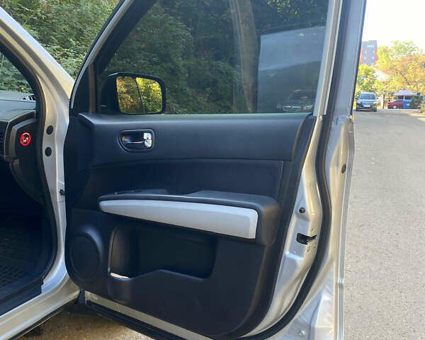 Серый Ниссан ИксТрейл, объемом двигателя 2 л и пробегом 210 тыс. км за 11400 $, фото 8 на Automoto.ua