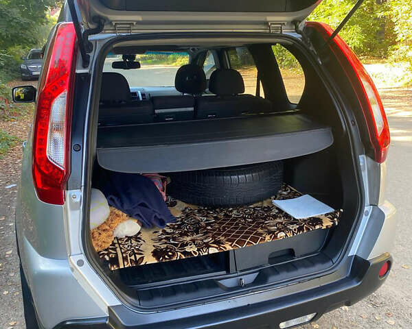 Серый Ниссан ИксТрейл, объемом двигателя 2 л и пробегом 210 тыс. км за 11400 $, фото 14 на Automoto.ua