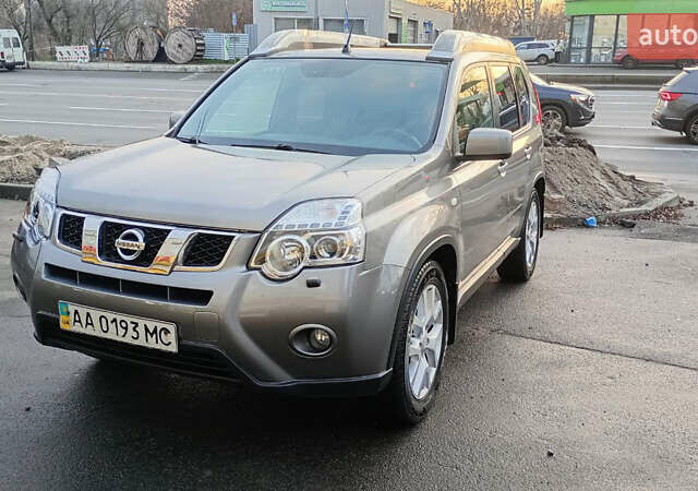Серый Ниссан ИксТрейл, объемом двигателя 2 л и пробегом 192 тыс. км за 9990 $, фото 1 на Automoto.ua