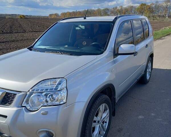 Серый Ниссан ИксТрейл, объемом двигателя 2 л и пробегом 90 тыс. км за 12500 $, фото 4 на Automoto.ua