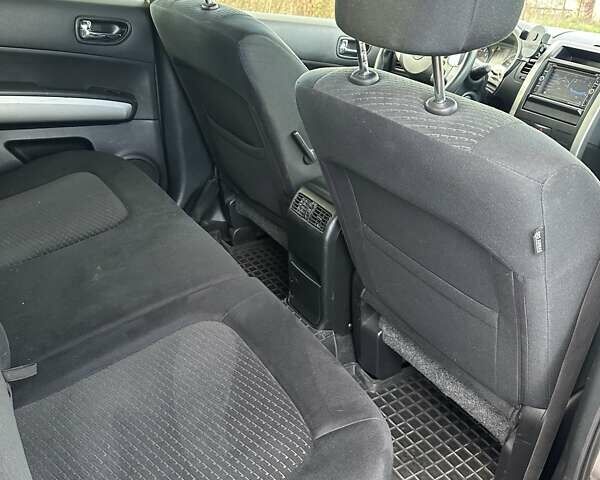 Серый Ниссан ИксТрейл, объемом двигателя 2 л и пробегом 221 тыс. км за 10950 $, фото 1 на Automoto.ua