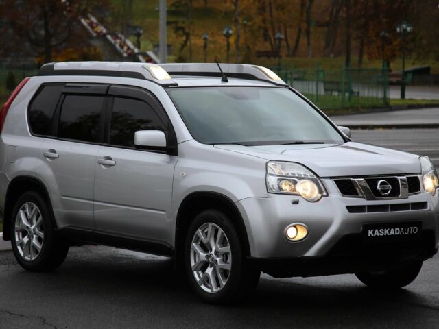 Серый Ниссан ИксТрейл, объемом двигателя 2 л и пробегом 193 тыс. км за 1950 $, фото 2 на Automoto.ua