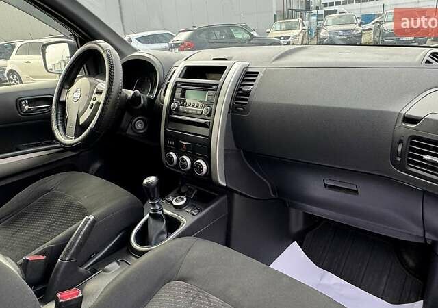 Серый Ниссан ИксТрейл, объемом двигателя 2 л и пробегом 188 тыс. км за 12300 $, фото 20 на Automoto.ua