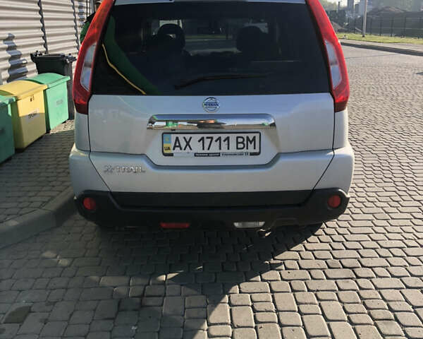 Серый Ниссан ИксТрейл, объемом двигателя 2 л и пробегом 149 тыс. км за 13300 $, фото 2 на Automoto.ua