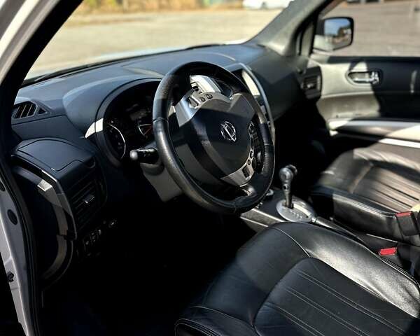 Серый Ниссан ИксТрейл, объемом двигателя 2 л и пробегом 198 тыс. км за 12500 $, фото 2 на Automoto.ua