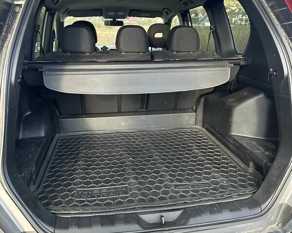 Серый Ниссан ИксТрейл, объемом двигателя 2 л и пробегом 221 тыс. км за 10950 $, фото 4 на Automoto.ua