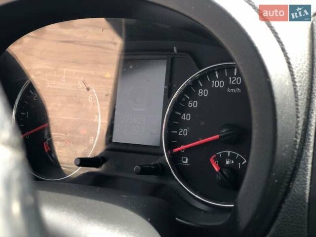 Серый Ниссан ИксТрейл, объемом двигателя 2 л и пробегом 275 тыс. км за 10500 $, фото 17 на Automoto.ua