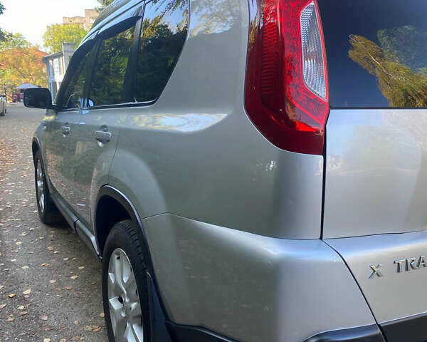 Серый Ниссан ИксТрейл, объемом двигателя 2 л и пробегом 210 тыс. км за 11400 $, фото 4 на Automoto.ua