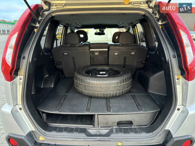 Сірий Ніссан ІксТрейл, об'ємом двигуна 2 л та пробігом 142 тис. км за 9900 $, фото 19 на Automoto.ua