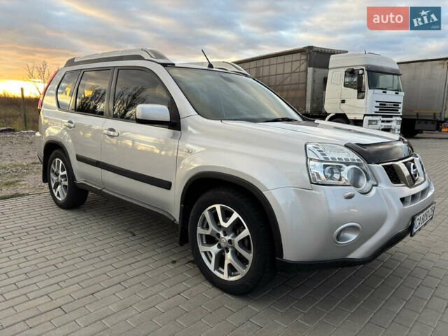 Сірий Ніссан ІксТрейл, об'ємом двигуна 2 л та пробігом 142 тис. км за 9900 $, фото 2 на Automoto.ua