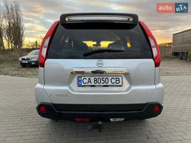 Сірий Ніссан ІксТрейл, об'ємом двигуна 2 л та пробігом 142 тис. км за 9900 $, фото 4 на Automoto.ua