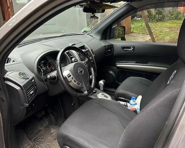 Серый Ниссан ИксТрейл, объемом двигателя 2.49 л и пробегом 79 тыс. км за 10800 $, фото 8 на Automoto.ua