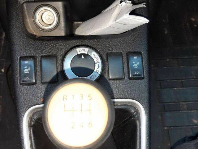 Сірий Ніссан ІксТрейл, об'ємом двигуна 2 л та пробігом 190 тис. км за 11000 $, фото 6 на Automoto.ua