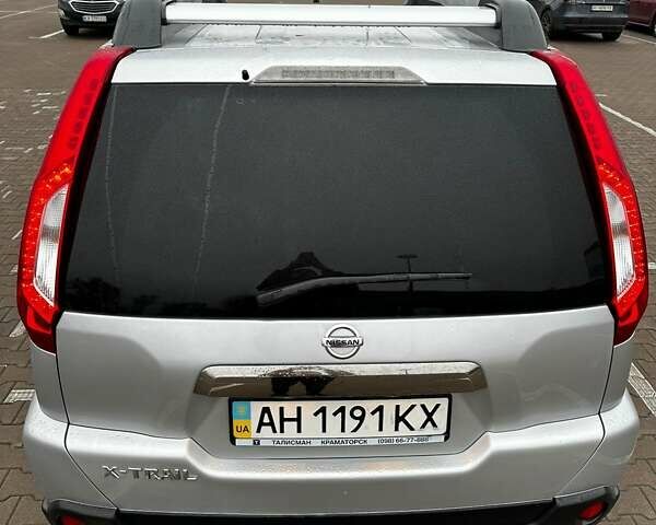 Серый Ниссан ИксТрейл, объемом двигателя 2 л и пробегом 84 тыс. км за 14500 $, фото 5 на Automoto.ua