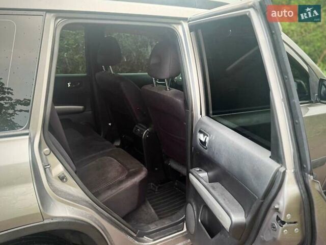 Серый Ниссан ИксТрейл, объемом двигателя 2 л и пробегом 185 тыс. км за 9300 $, фото 7 на Automoto.ua