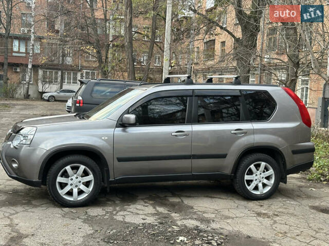 Сірий Ніссан ІксТрейл, об'ємом двигуна 2.49 л та пробігом 79 тис. км за 11150 $, фото 2 на Automoto.ua