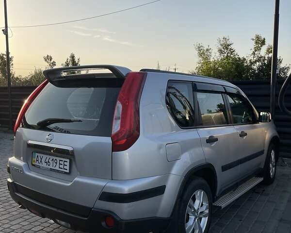 Серый Ниссан ИксТрейл, объемом двигателя 2 л и пробегом 198 тыс. км за 12500 $, фото 2 на Automoto.ua