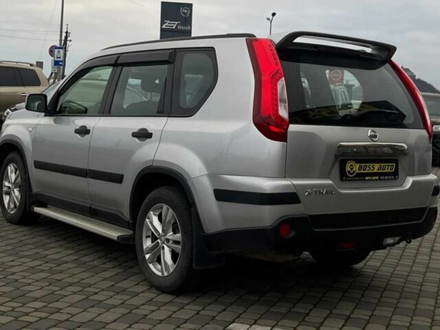 Сірий Ніссан ІксТрейл, об'ємом двигуна 2 л та пробігом 198 тис. км за 12999 $, фото 4 на Automoto.ua