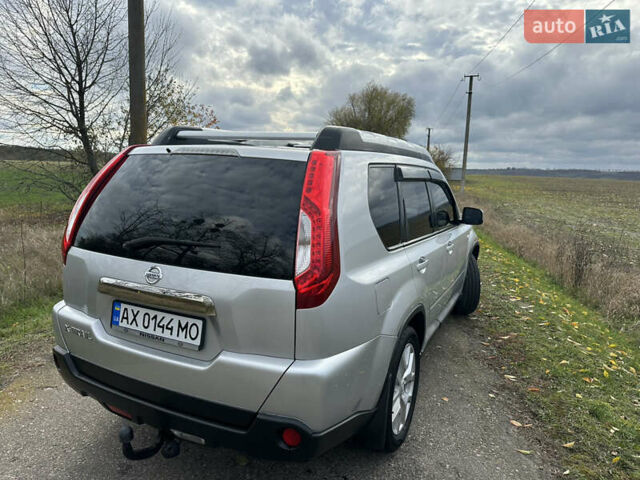 Серый Ниссан ИксТрейл, объемом двигателя 2 л и пробегом 158 тыс. км за 10300 $, фото 7 на Automoto.ua