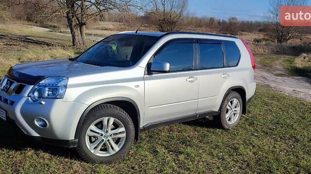 Серый Ниссан ИксТрейл, объемом двигателя 2 л и пробегом 223 тыс. км за 13100 $, фото 6 на Automoto.ua