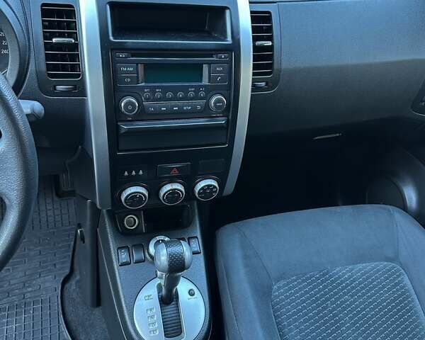 Серый Ниссан ИксТрейл, объемом двигателя 2 л и пробегом 198 тыс. км за 12500 $, фото 13 на Automoto.ua