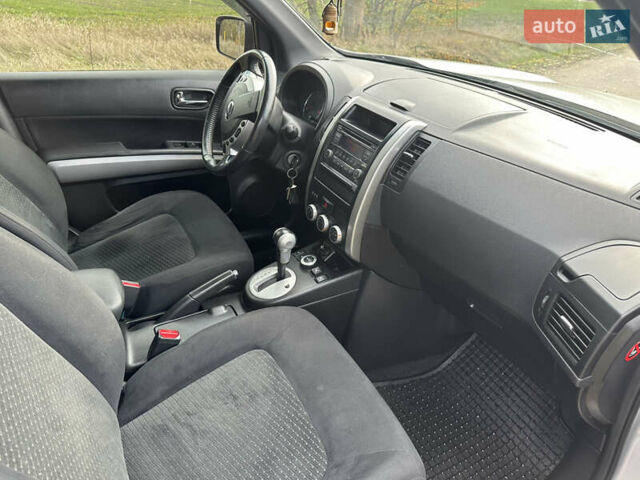 Серый Ниссан ИксТрейл, объемом двигателя 2 л и пробегом 158 тыс. км за 10300 $, фото 13 на Automoto.ua