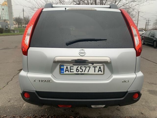 Серый Ниссан ИксТрейл, объемом двигателя 2 л и пробегом 196 тыс. км за 14999 $, фото 4 на Automoto.ua